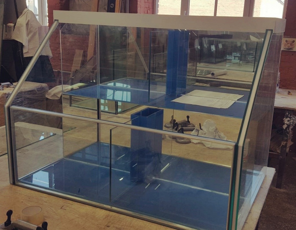 Аквариум и витрины для моллюсков и системы передержки узв для морепродуктов