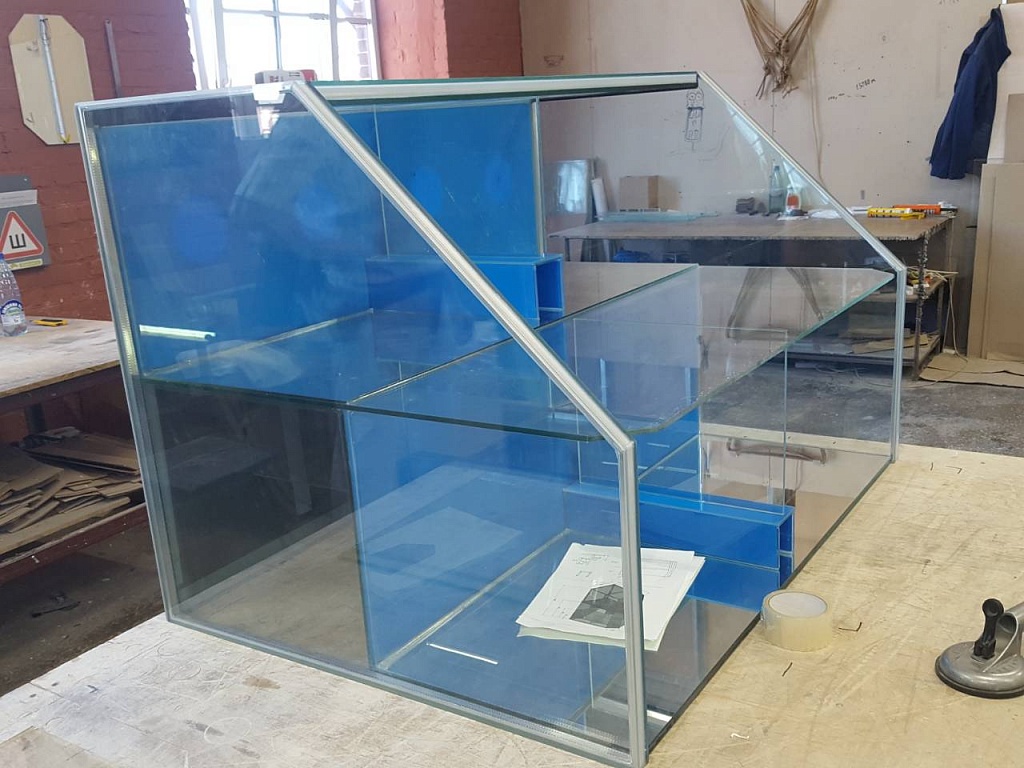 Аквариум и витрины для моллюсков и системы передержки узв для морепродуктов