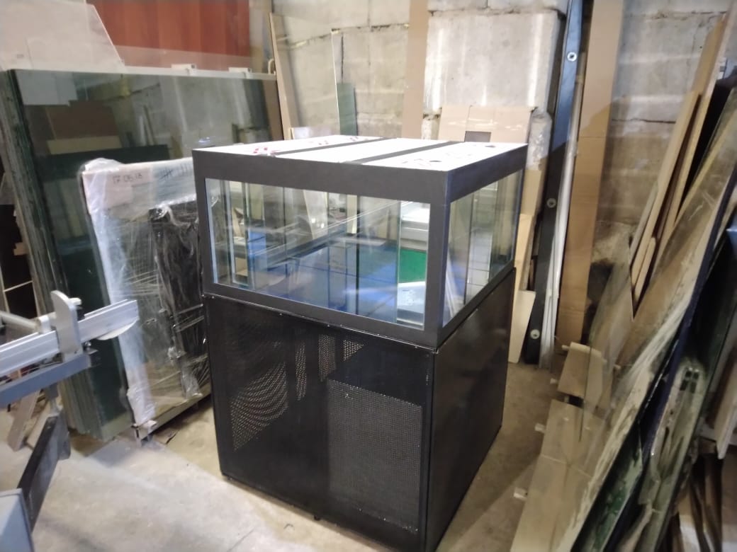 Аквариум и витрины для моллюсков и системы передержки узв для морепродуктов