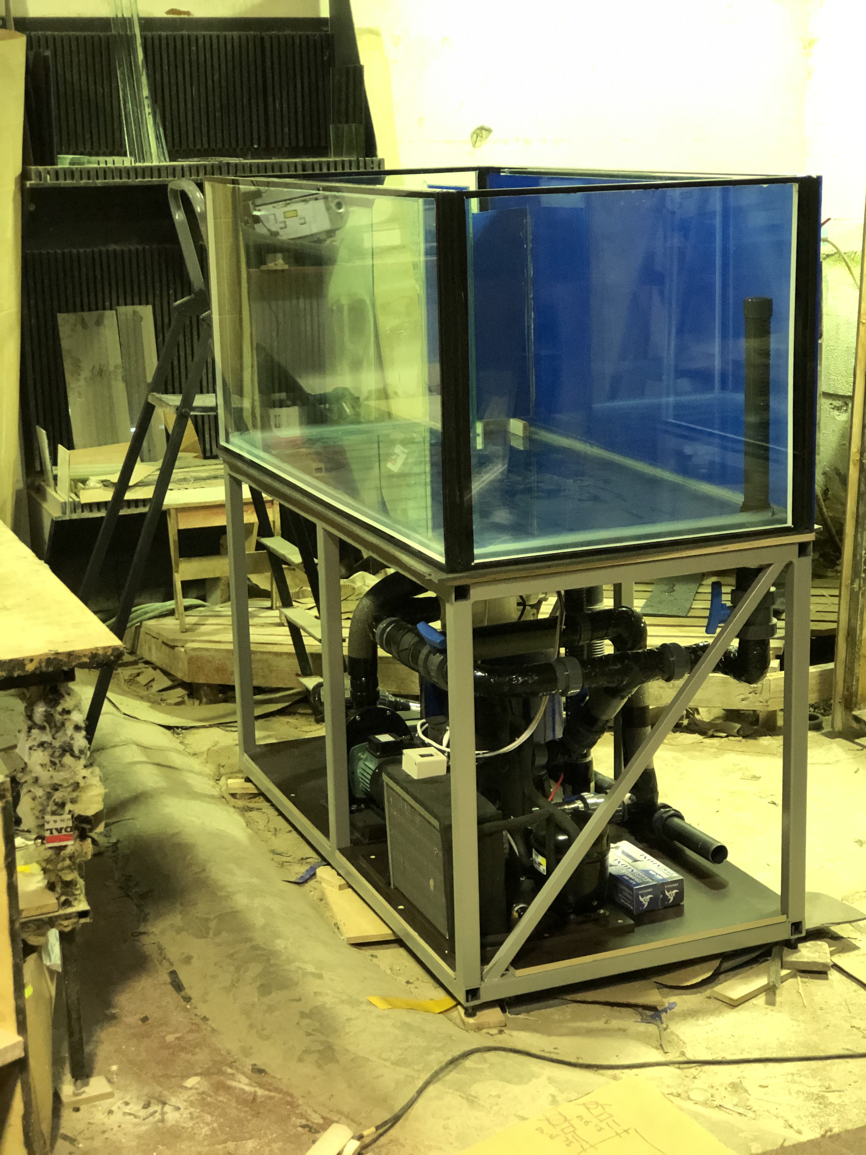 Аквариум и витрины для моллюсков и системы передержки узв для морепродуктов