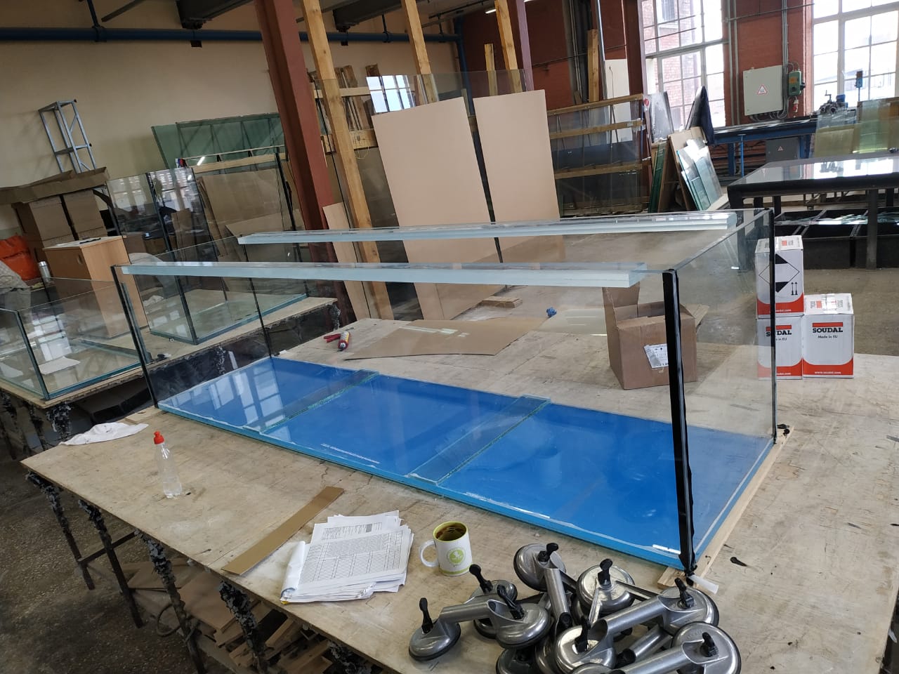 Аквариум и витрины для моллюсков и системы передержки узв для морепродуктов