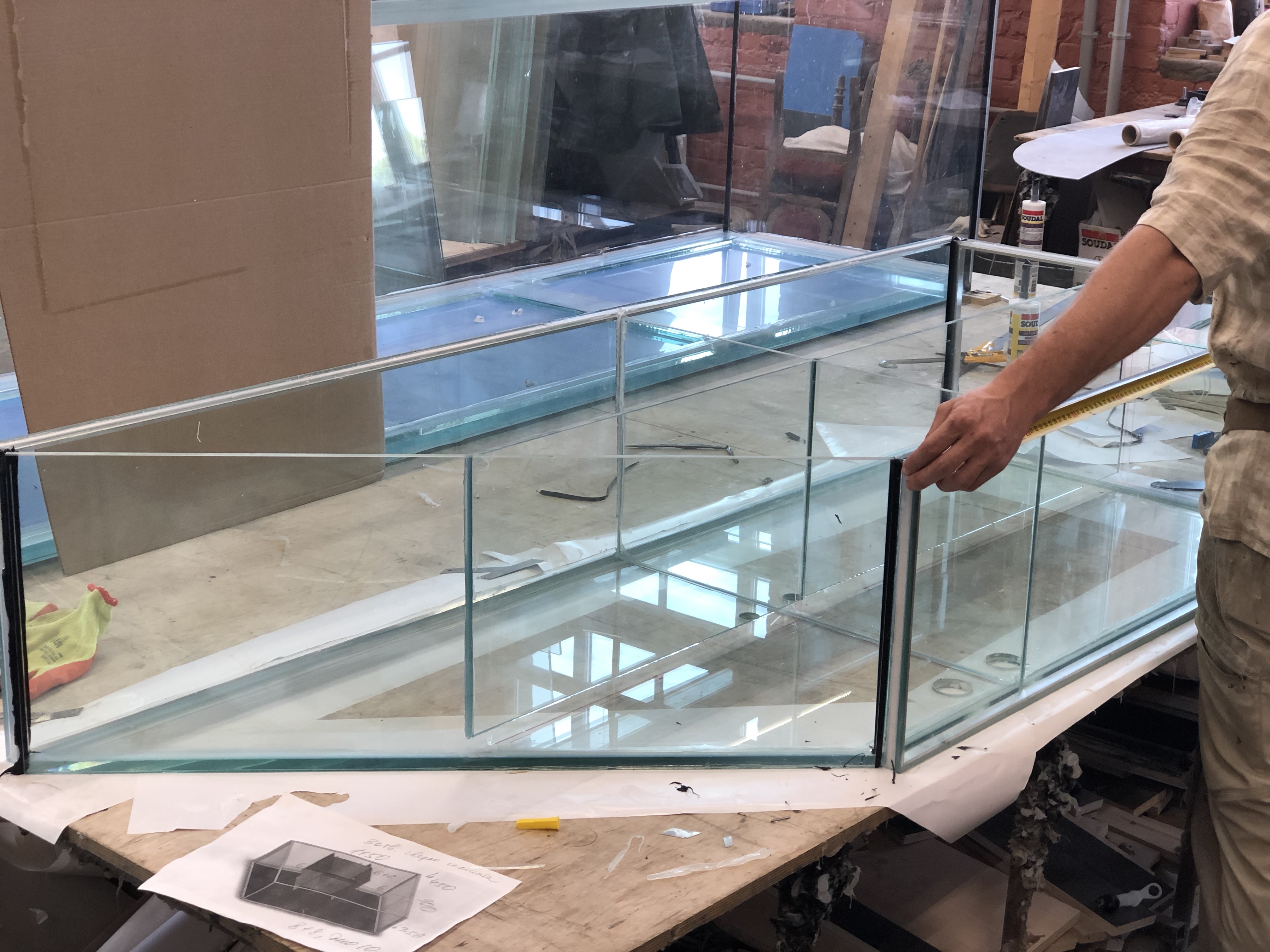 Аквариум и витрины для моллюсков и системы передержки узв для морепродуктов