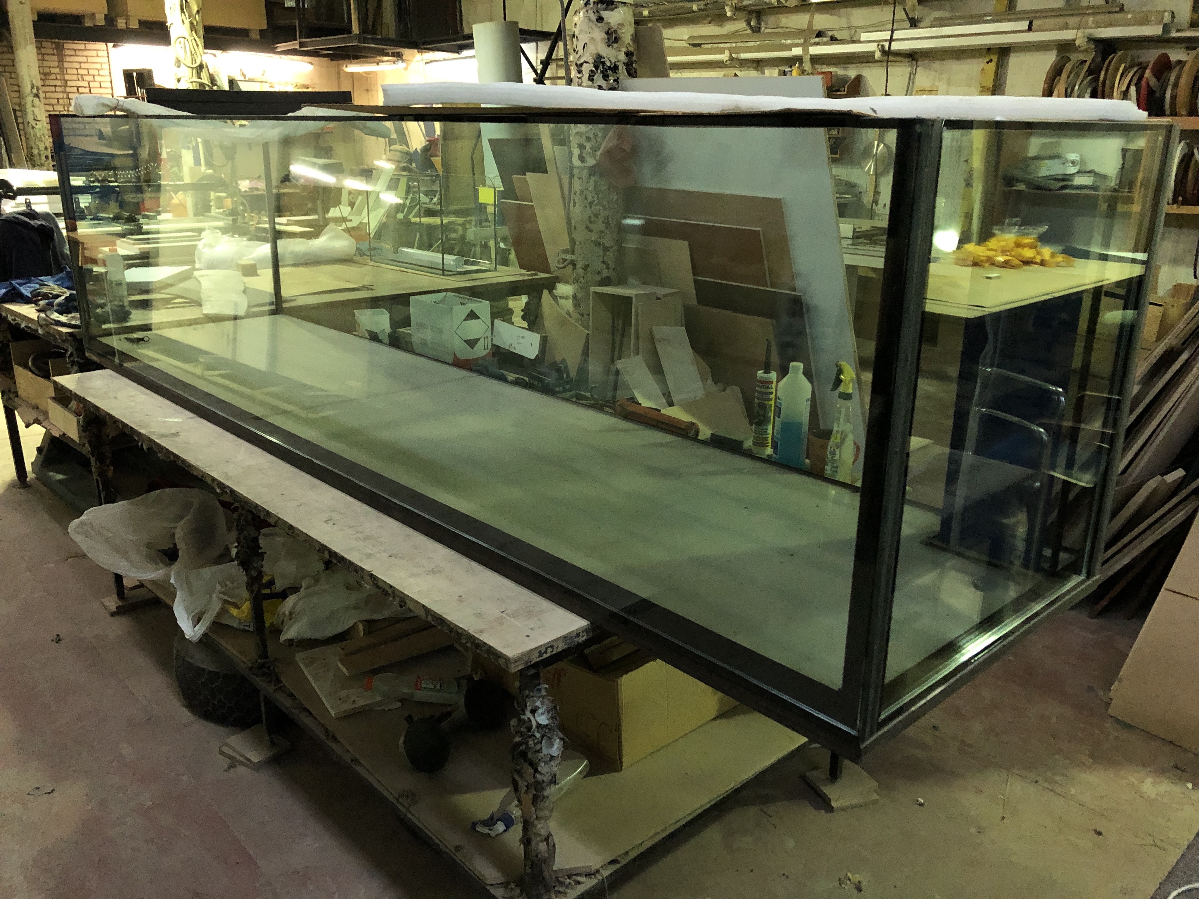 Аквариум и витрины для моллюсков и системы передержки узв для морепродуктов