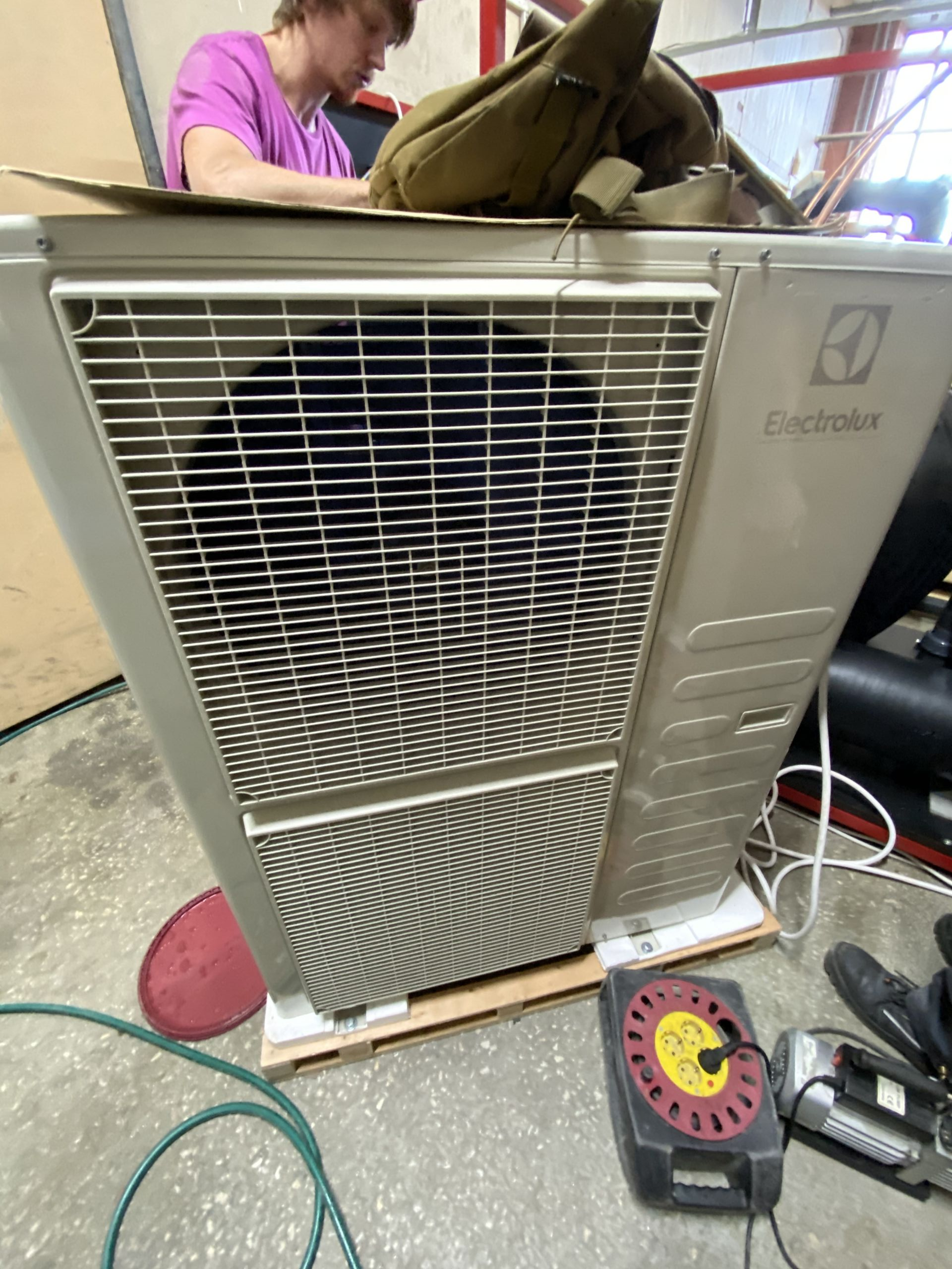 Аквариум и витрины для моллюсков и системы передержки узв для морепродуктов