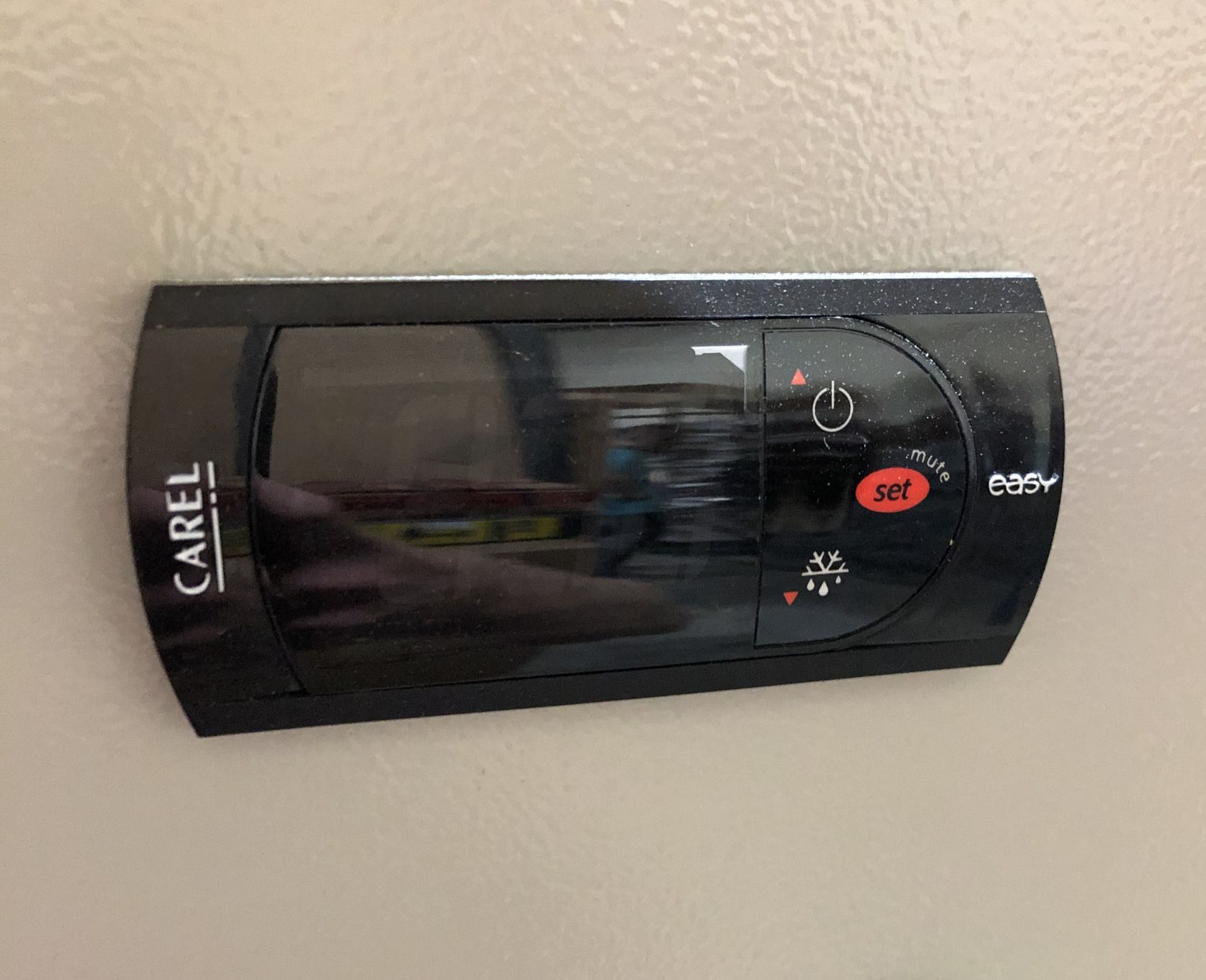 Аквариум и витрины для моллюсков и системы передержки узв для морепродуктов