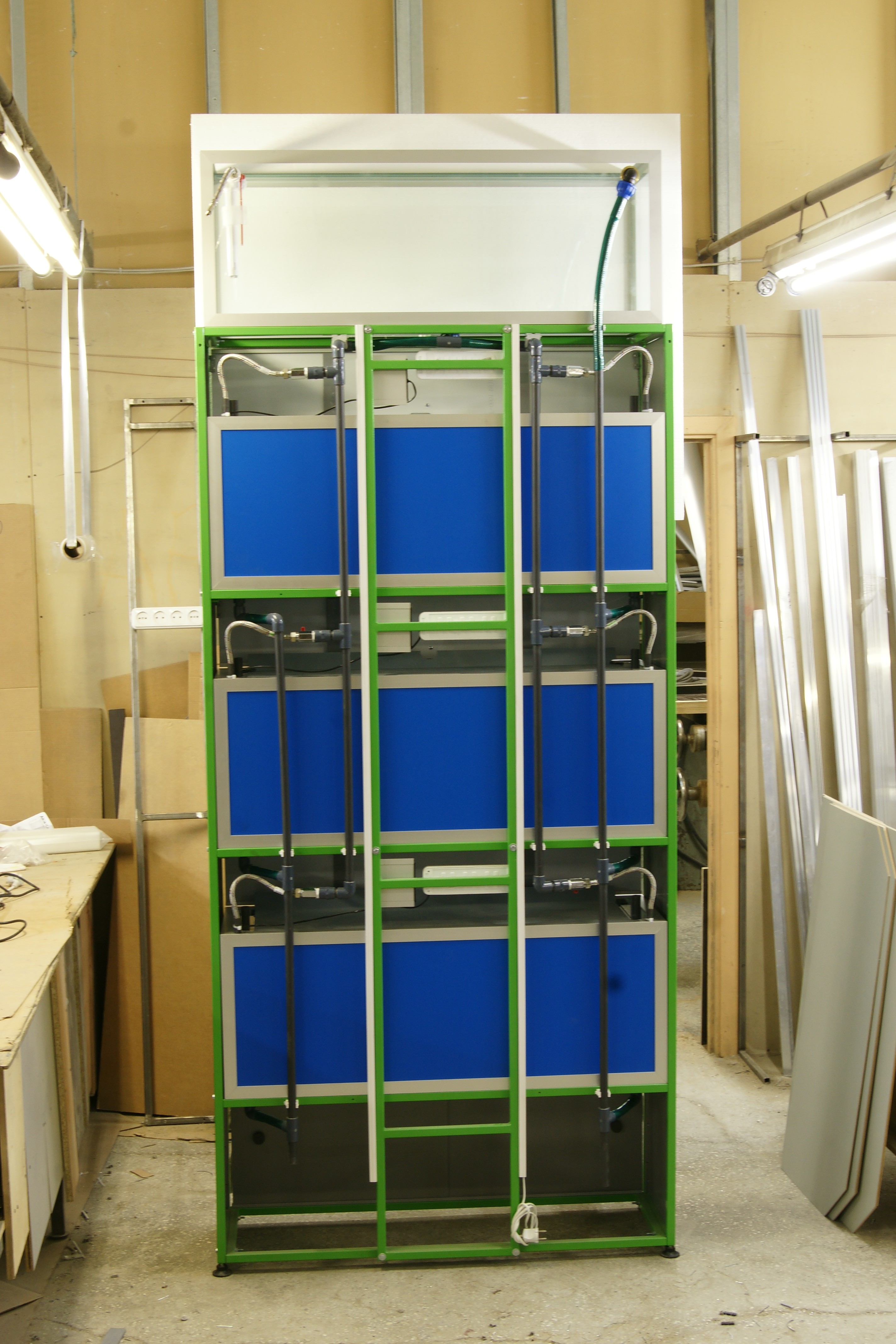 1 секционная аквариумная стойка с отстойником и системой  слива и подачи воды