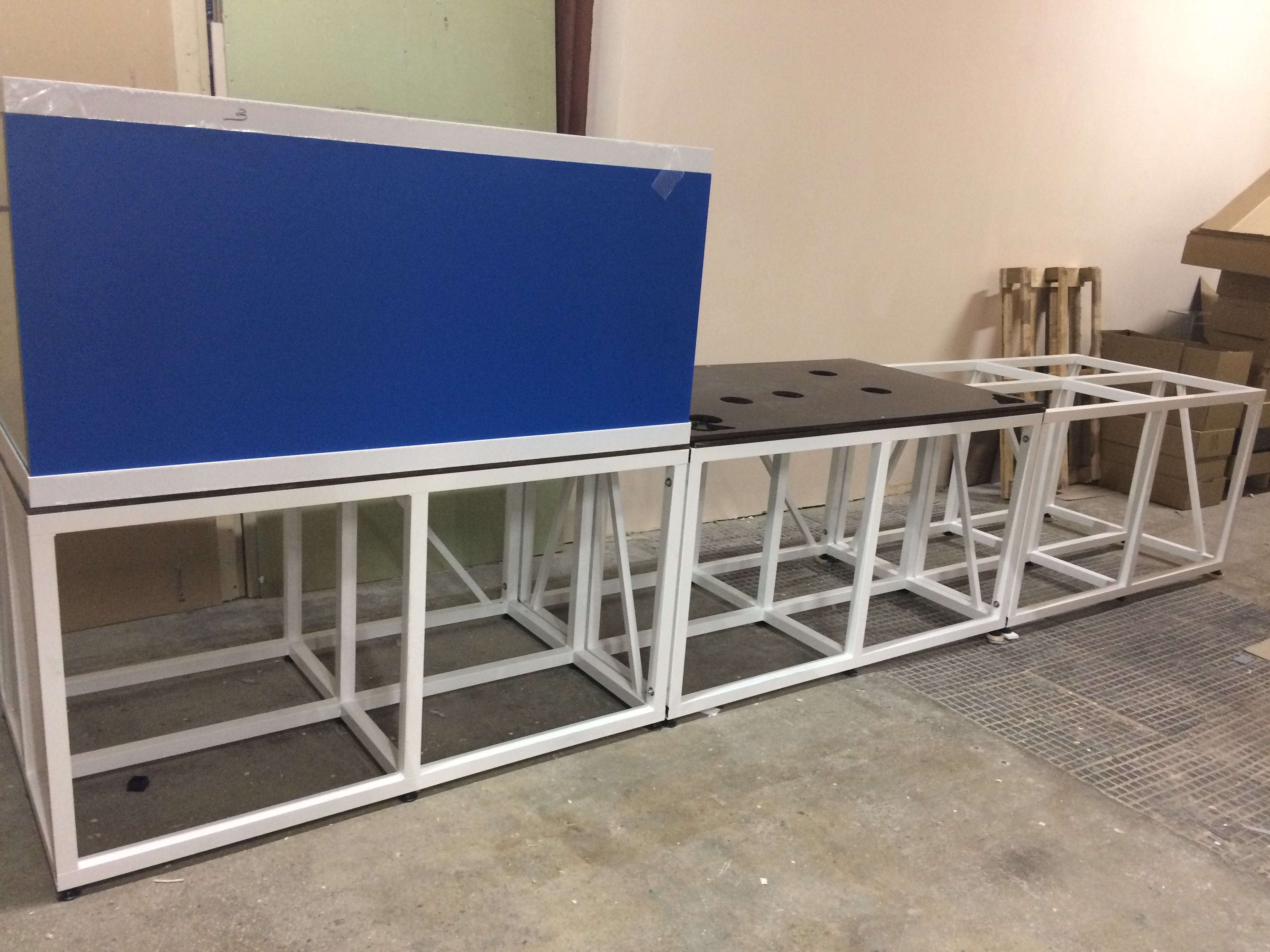 Аквариум и витрины для моллюсков и системы передержки узв для морепродуктов