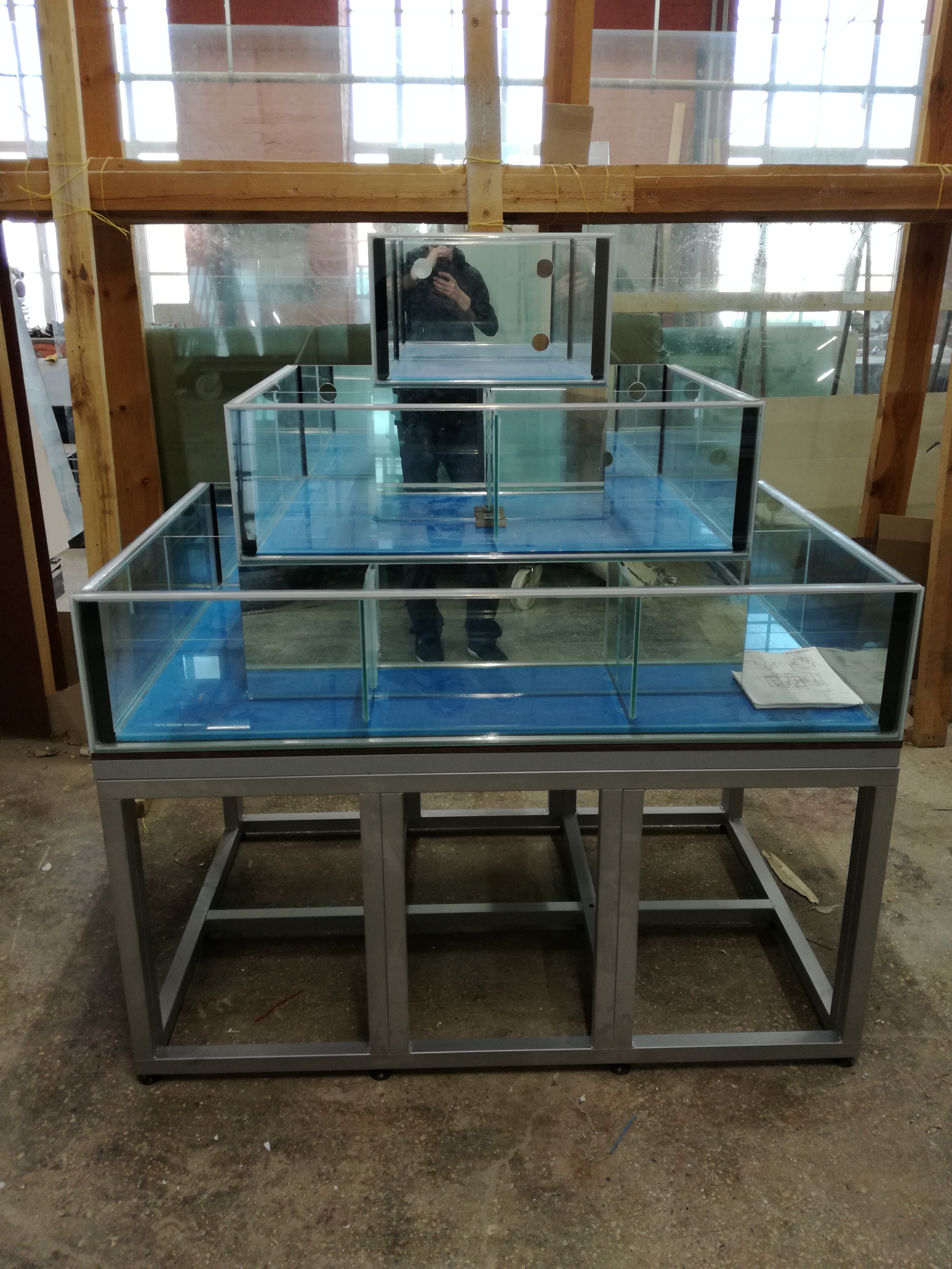 Аквариум и витрины для моллюсков и системы передержки узв для морепродуктов