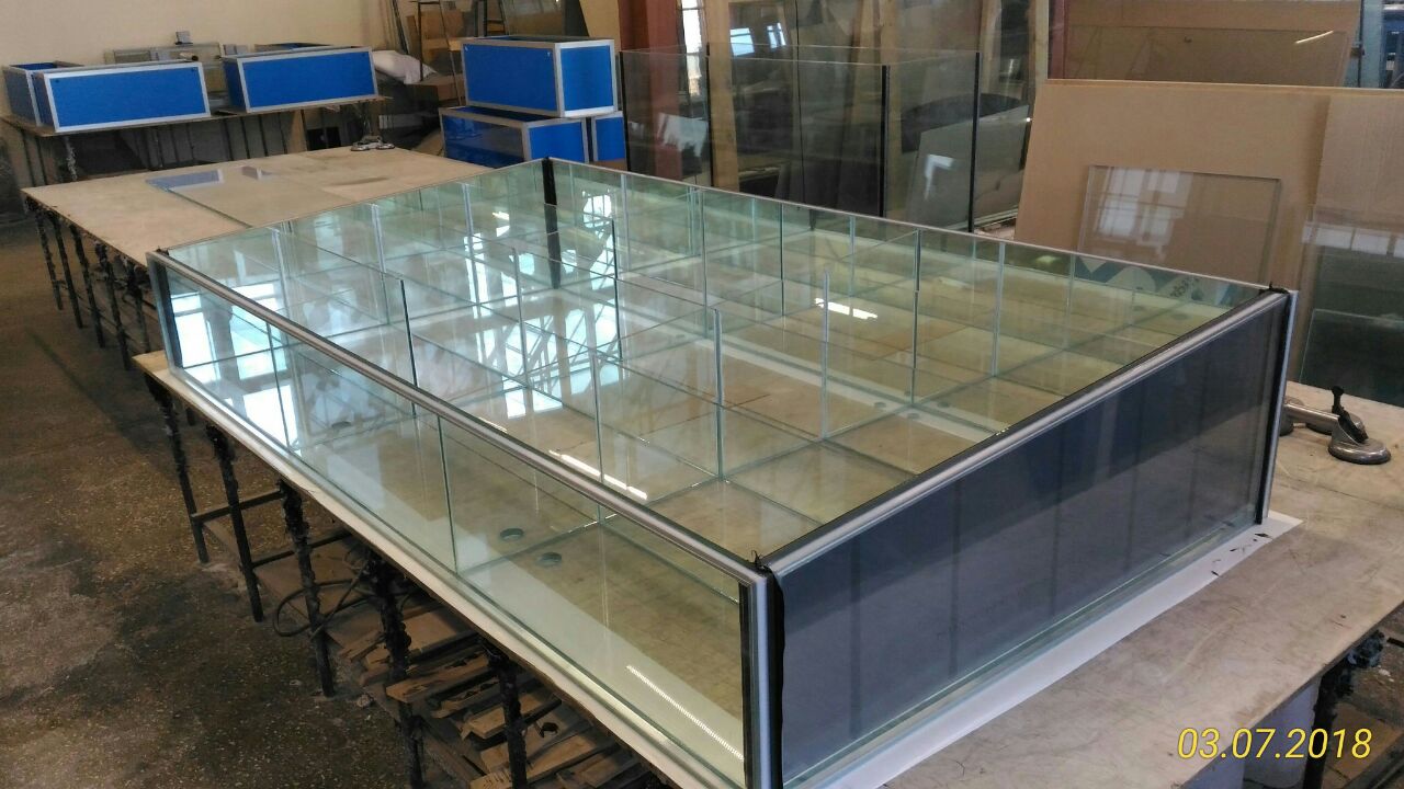 Аквариум и витрины для моллюсков и системы передержки узв для морепродуктов