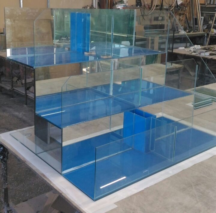 Аквариум и витрины для моллюсков и системы передержки узв для морепродуктов